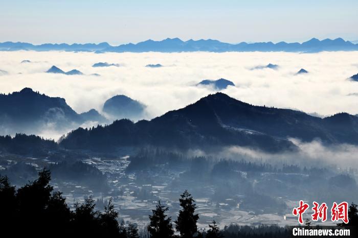 雪后云海，壮美如画。　苏忠国 摄