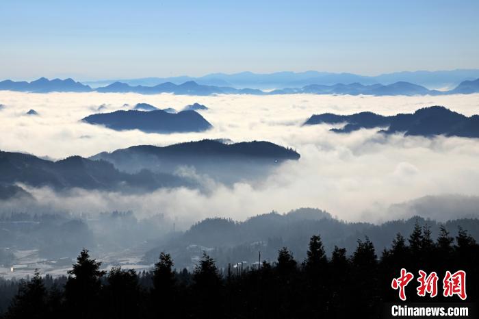 雪后云海，壮美如画。　苏忠国 摄